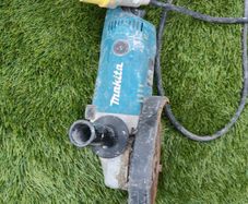 Makita GA9020 9-inch angle grinder
