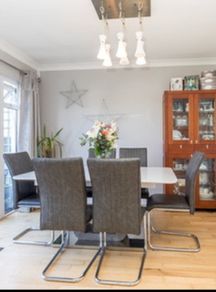 table & 6 chairs