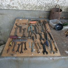 good amount of vintage tools