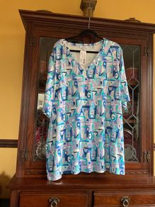 Kjbrand New  FURTHER REDUCED Top In Shades Of Turquoise, Sapphire  Blue  , White And  Lilac. Length Is 33 Inches