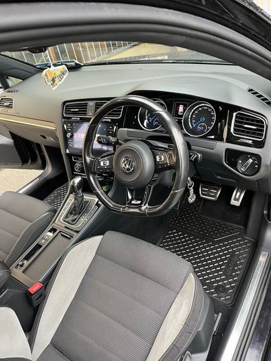 Volkswagen golf r