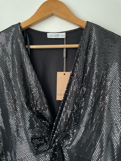 Gallery Silver bauble knot top size 16 to 18