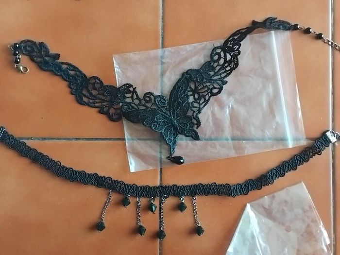 2 new lace necklaces
