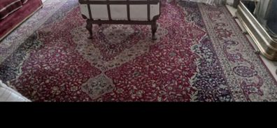Beautiful vintage large wool rug