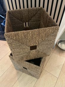 2 storage baskets