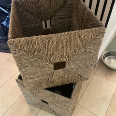 2 storage baskets