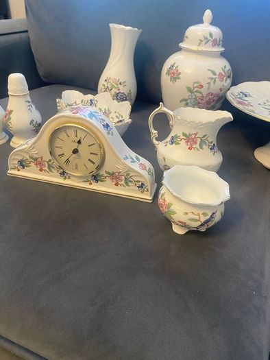 Aynsley Pembroke China, 17 pieces