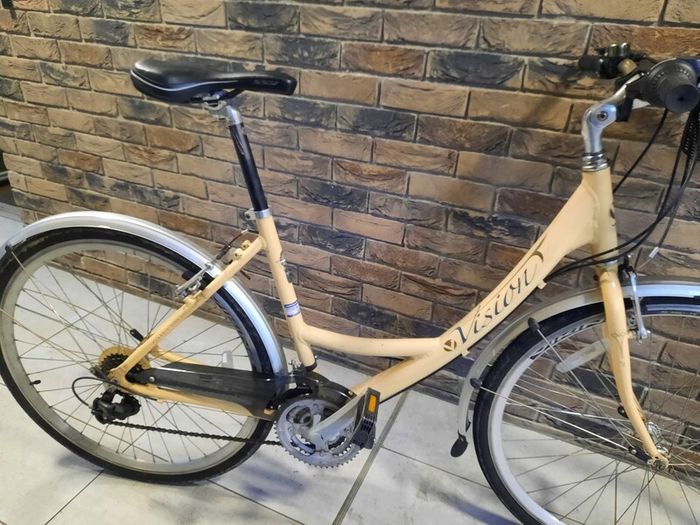 ladies city bike( can deliver)