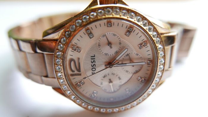 Fossil ES2811 Women Stainless Steel Analog Dial Quartz Genuine Wrist Watch (fresh battery)