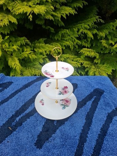 3 tiers china rose cake stand possible to post