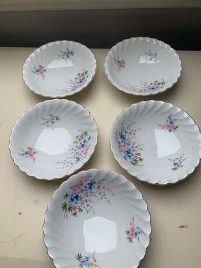 Myott China bowls x 5 & 2 plates