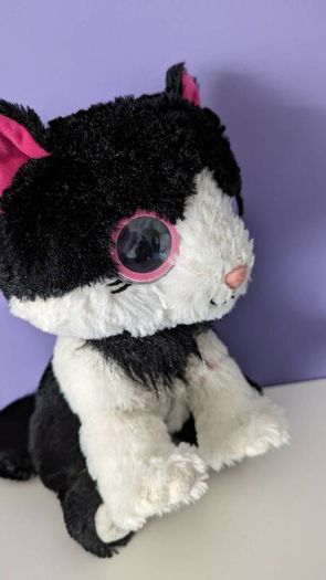 bright eyes plush cat toy