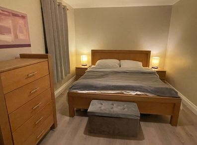 Solid oak bed frame (Super King)