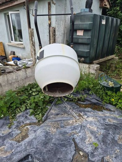 Cement mixer