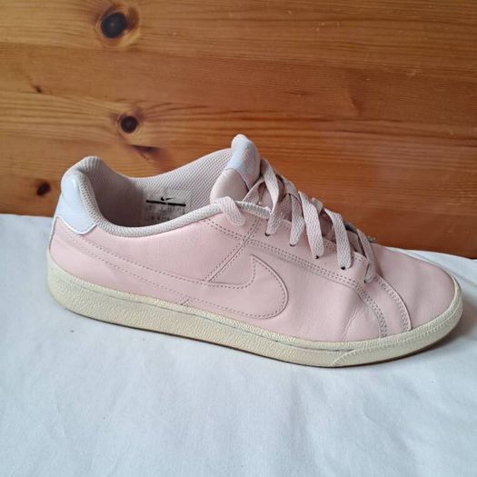 nike court royal Size 8 eu 48.5 pink in great condition