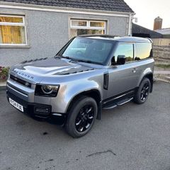 Land Rover Defender 2024