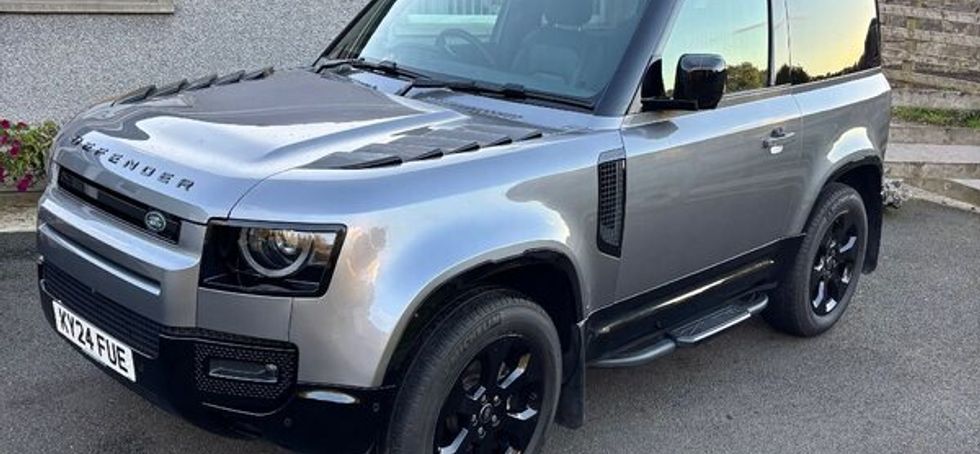 Land Rover Defender 2024