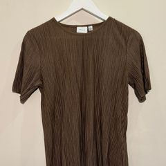 VILA Crinkle Taupe Top Size M!