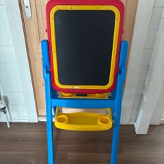 crayola kids easel