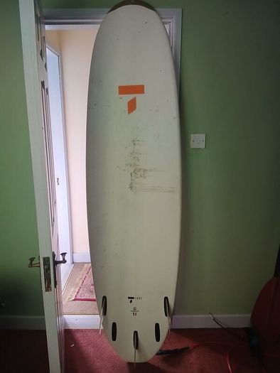 Bic Tahe 70 EGG surfboard including leash & fins
