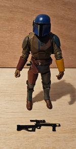 Star Wars Mandalorian Shriek Hawk Trainer Female 6" Scale Black Series As New Out Of Pack