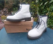 New Dr Marten boots (post included)
