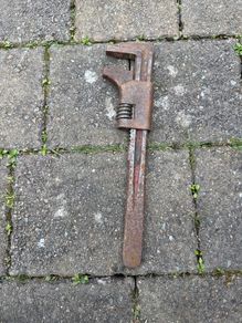 pipe wrench