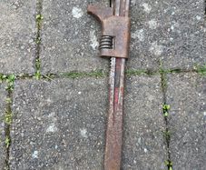 pipe wrench