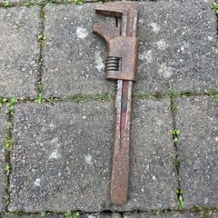 pipe wrench