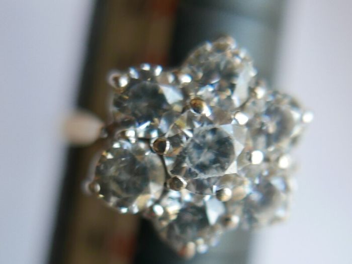 Vintage 9Ct Solid Gold 375 Beautiful Cubic Zirconia Ring 3,99g