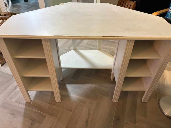 White wood corner desk unit
