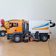 Bruder Road sweeper