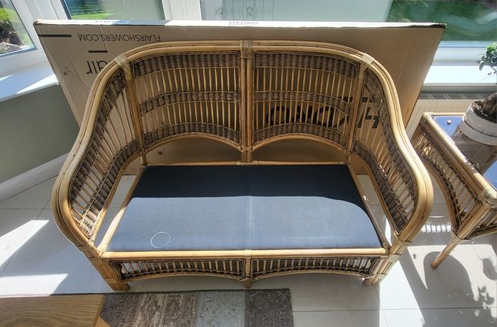 Wicker sofa & table