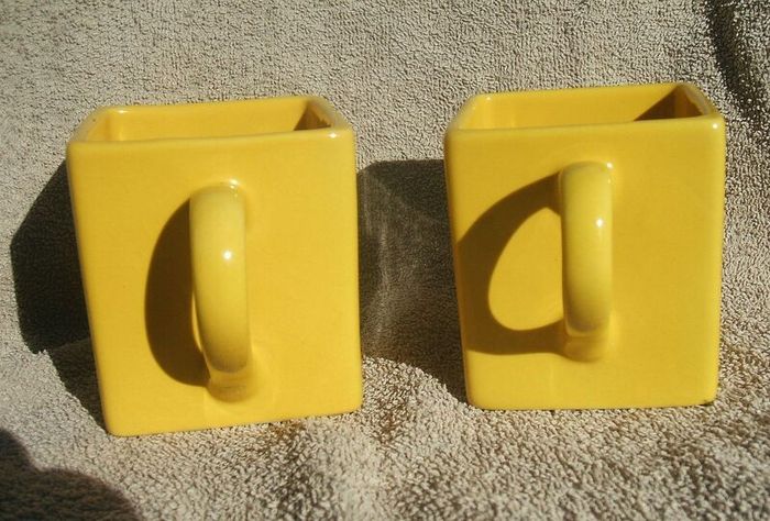 JACOBS CLUB MILK (Club Milk chocolate bar) - a pair of promotional cube shaped mugs (c.1990)
