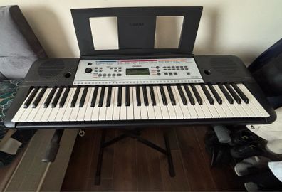 Yamaha YPT-260 61-Key Portable Keyboard