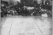 Paris Arc de Triomphe Tombe du Soldat Inconnu Tomb Unknown Warrior Postcard DB
