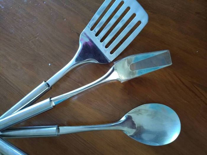 Utensil set and rail with hanging hooks
