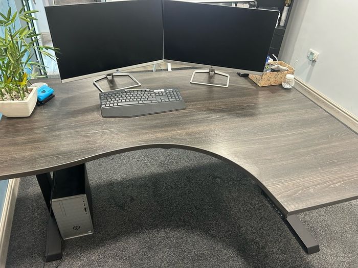 Adjustable desk