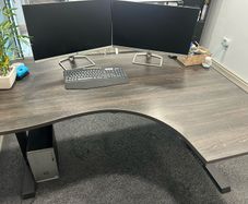 Adjustable desk