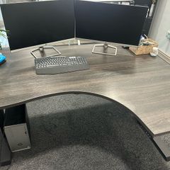 Adjustable desk