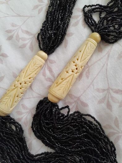 NECKLACE - Vintage - Carved - Black Glass Beads