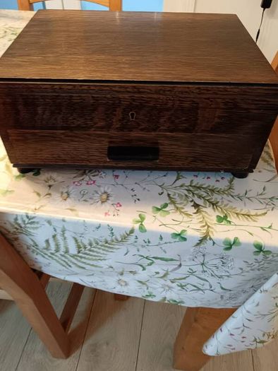 Box chest of cutlery