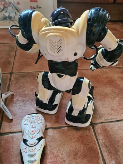 Wowwee RC Robosapian X 2 With Remotes + Roboraptor Dinosaur T Rex Robot For Parts Repair(GAR)