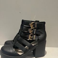 Black cut-out platform heel