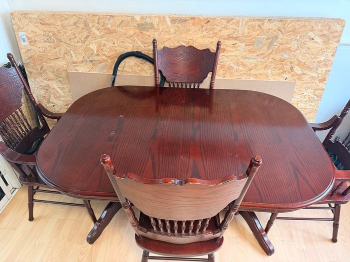 HIGH END VINTAGE Solid Oak Pressed Back Rustic Country Style Dining Side Chairs and Table.