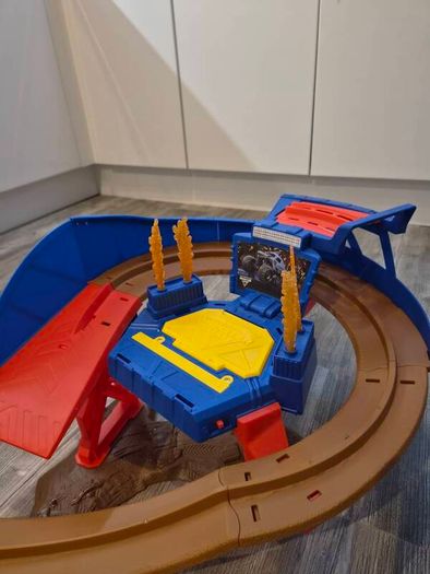 Monster truck race track (monster jam)