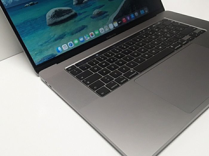 German keyboard Macbook Pro 2019 i7 16 inch 1TB