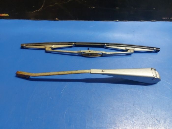 VW Beetle wiper arm and head