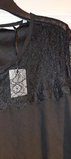 PLUS SIZE (26) Nightingales Black Lace Neck/Sleeve Top. New
