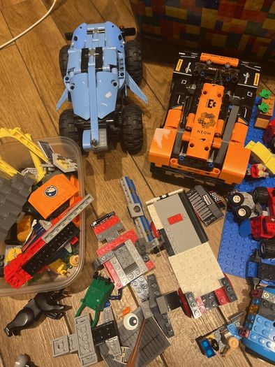 Large box of Varies sets Lego & figures